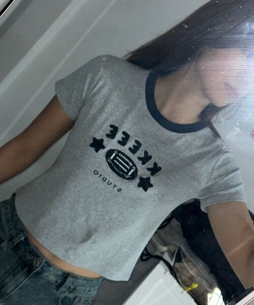 KKEEE(ケーケーイーイー)の「ラグビースターブークル刺繍クロップ半袖Tシャツ(Tシャツ/カットソー・レディース・グレー/ホワイト・FREE)」の4枚目の写真