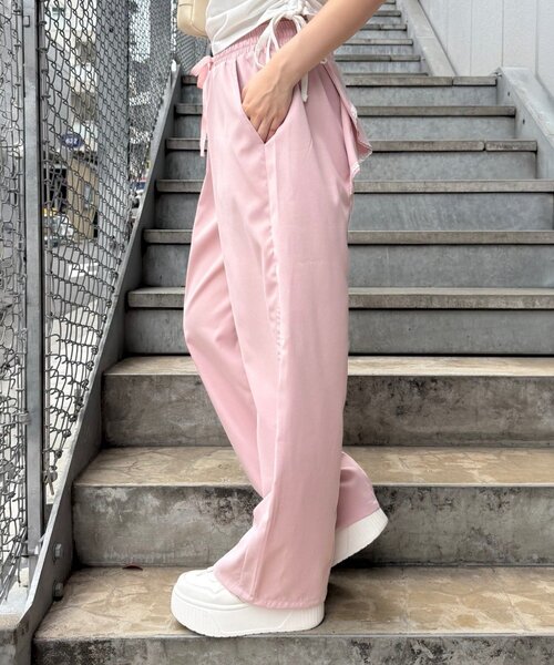 continuer de NICE CLAUP(コンティニューデナイスクラップ)の「バックリボンカーブパンツ(カーゴパンツ・レディース・ブラック/サックスブルー/ピンク/その他・FREE)」の13枚目の写真