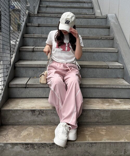 continuer de NICE CLAUP(コンティニューデナイスクラップ)の「バックリボンカーブパンツ(カーゴパンツ・レディース・ブラック/サックスブルー/ピンク/その他・FREE)」の14枚目の写真