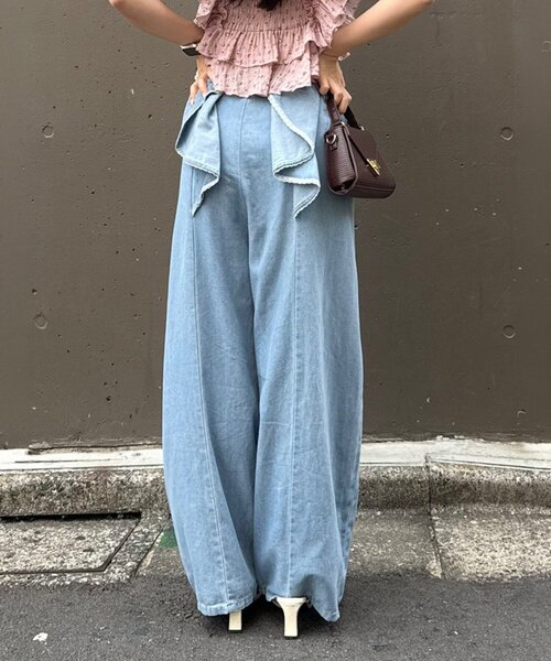 continuer de NICE CLAUP(コンティニューデナイスクラップ)の「バックリボンカーブパンツ(カーゴパンツ・レディース・ブラック/サックスブルー/ピンク/その他・FREE)」の4枚目の写真