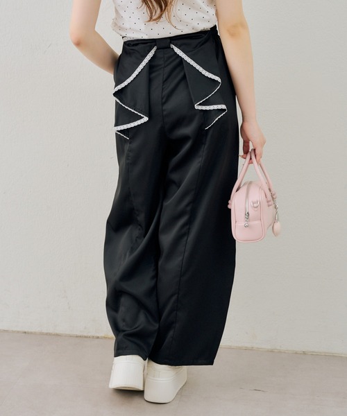 continuer de NICE CLAUP(コンティニューデナイスクラップ)の「バックリボンカーブパンツ(カーゴパンツ・レディース・ブラック/サックスブルー/ピンク/その他・FREE)」の1枚目の写真