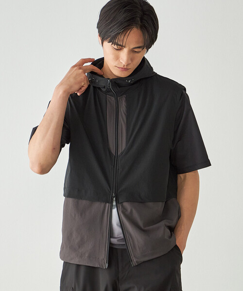 COMME CA ISM(コムサイズム)の「リップストップ ナイロンストレッチ ブロッキングベスト / セットアップ対応(ベスト・メンズ・ブラック/チャコール・MEDIUM/LARGE)」の15枚目の写真