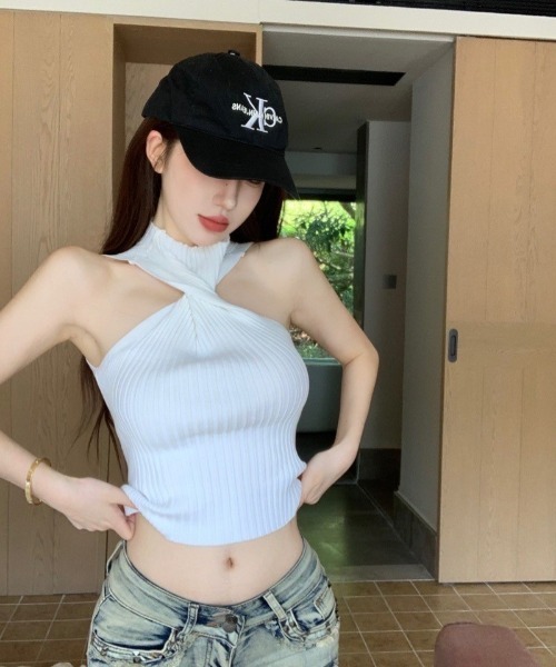 Ritzy(リッツィー)の「ダメージ裾スタッズ付きヴィンテージ加工デニムショーツ(デニムパンツ・レディース・ブルー・S/M/L)」の9枚目の写真