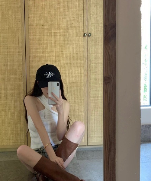 Ritzy(リッツィー)の「ダメージ裾スタッズ付きヴィンテージ加工デニムショーツ(デニムパンツ・レディース・ブルー・S/M/L)」の8枚目の写真