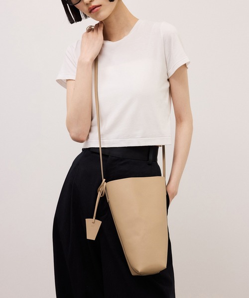 ADAM ET ROPE'(アダムエロペ)の「【PFT】Crepe Small Bag(ショルダーバッグ・レディース・ブラック/ベージュ・FREE)」の11枚目の写真