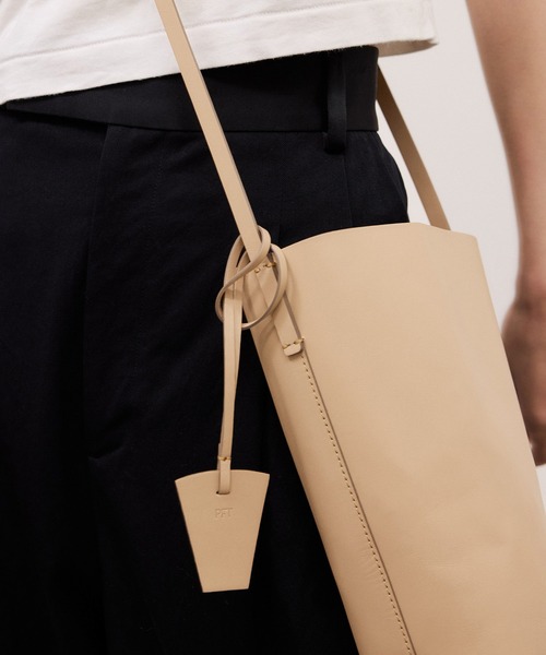 ADAM ET ROPE'(アダムエロペ)の「【PFT】Crepe Small Bag(ショルダーバッグ・レディース・ブラック/ベージュ・FREE)」の14枚目の写真