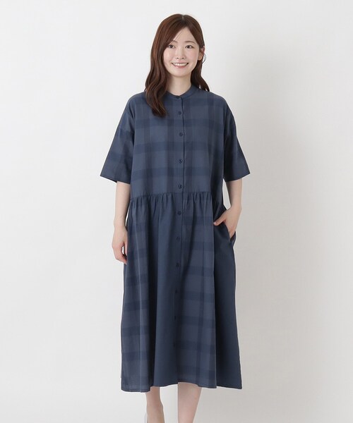 one'sterrace(ワンズテラス)の「綿スラブチェック 5分袖前開きワンピース(ワンピース・レディース・オレンジ系その他5/グリーン系その他6/ネイビー系5/ブラック系8・02)」の4枚目の写真