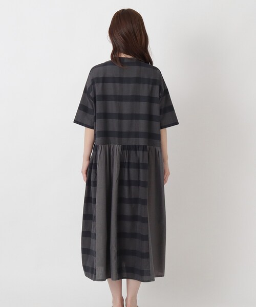 one'sterrace(ワンズテラス)の「綿スラブチェック 5分袖前開きワンピース(ワンピース・レディース・オレンジ系その他5/グリーン系その他6/ネイビー系5/ブラック系8・02)」の18枚目の写真