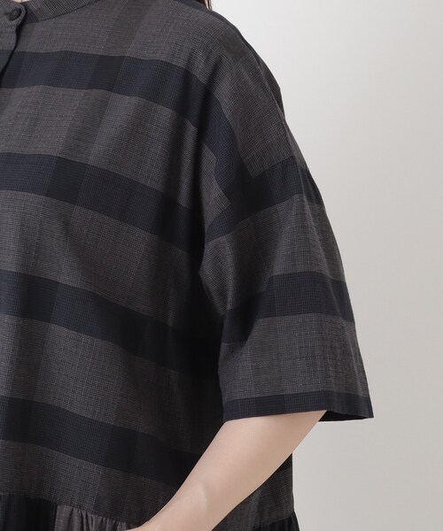 one'sterrace(ワンズテラス)の「綿スラブチェック 5分袖前開きワンピース(ワンピース・レディース・オレンジ系その他5/グリーン系その他6/ネイビー系5/ブラック系8・02)」の16枚目の写真