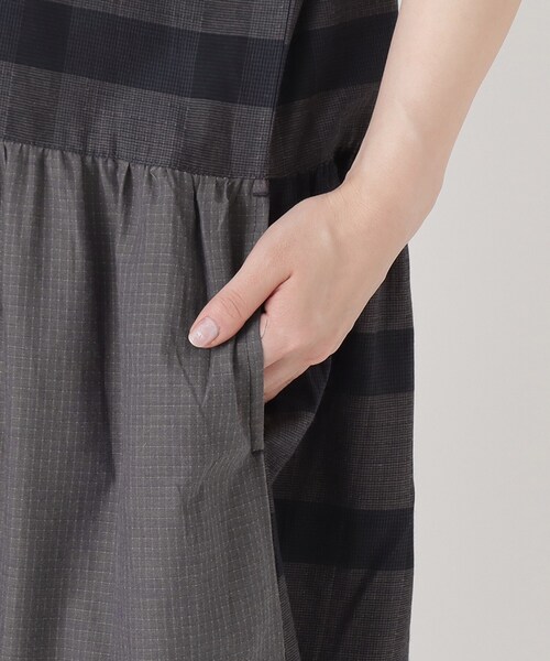 one'sterrace(ワンズテラス)の「綿スラブチェック 5分袖前開きワンピース(ワンピース・レディース・オレンジ系その他5/グリーン系その他6/ネイビー系5/ブラック系8・02)」の15枚目の写真
