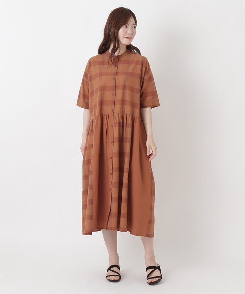 one'sterrace(ワンズテラス)の「綿スラブチェック 5分袖前開きワンピース(ワンピース・レディース・オレンジ系その他5/グリーン系その他6/ネイビー系5/ブラック系8・02)」の9枚目の写真