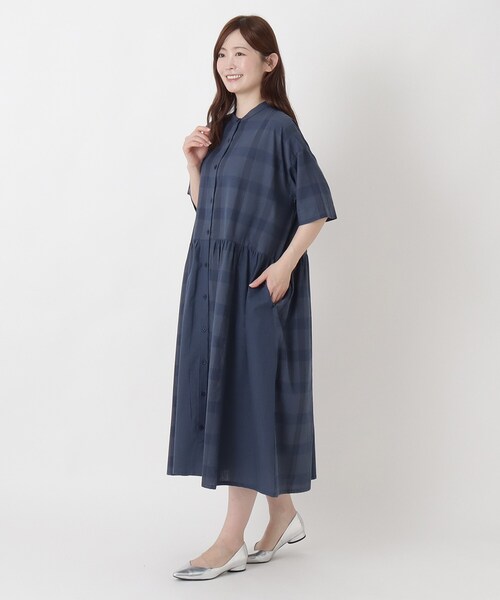 one'sterrace(ワンズテラス)の「綿スラブチェック 5分袖前開きワンピース(ワンピース・レディース・オレンジ系その他5/グリーン系その他6/ネイビー系5/ブラック系8・02)」の7枚目の写真