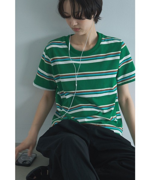 marjour(マージュール)の「MULTI BORDER HALF SLEEVE TEE(Tシャツ/カットソー・レディース・グリーン/ブラウン・M)」の1枚目の写真