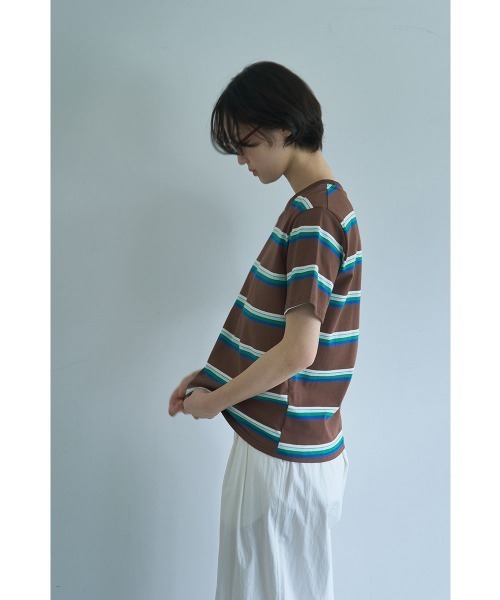 marjour(マージュール)の「MULTI BORDER HALF SLEEVE TEE(Tシャツ/カットソー・レディース・グリーン/ブラウン・M)」の6枚目の写真