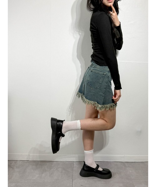 marcydorn(マーシードルン)の「ダメージフリンジ デニムミニスカート 台形 ショート丈 ストリート(デニムスカート・レディース・ブルー・S/L)」の7枚目の写真