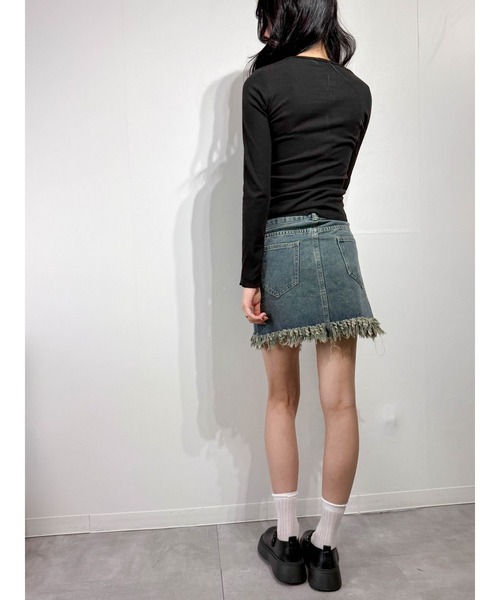 marcydorn(マーシードルン)の「ダメージフリンジ デニムミニスカート 台形 ショート丈 ストリート(デニムスカート・レディース・ブルー・S/L)」の14枚目の写真
