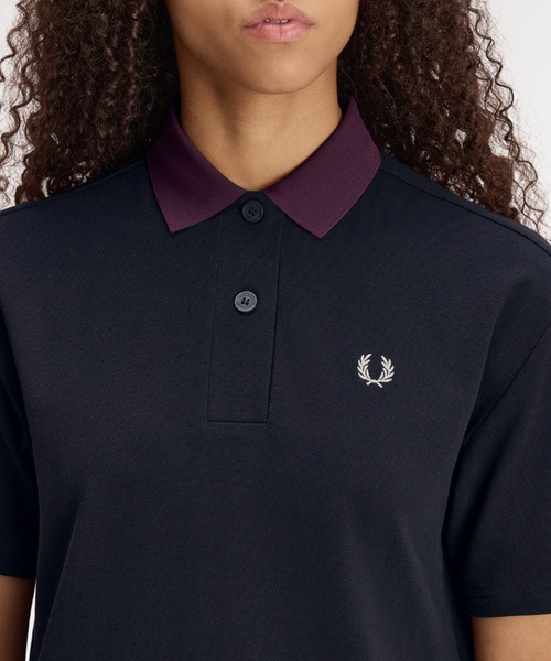 FRED PERRY(フレッドペリー)の「Contrast Hem Polo Shirt/コントラストヘムポロシャツ(ポロシャツ・レディース・ネイビー・10)」の2枚目の写真