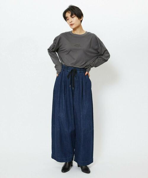 feerique（フィーリック）の「feerique　刺繍ロゴラウンドヘムプルオーバー（Tシャツ/カットソー・レディース・チャコールグレー/ナチュラル・2）」の4枚目の写真