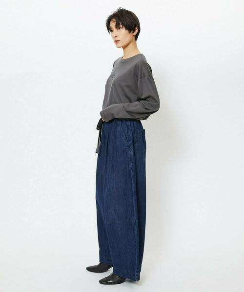 feerique（フィーリック）の「feerique　刺繍ロゴラウンドヘムプルオーバー（Tシャツ/カットソー・レディース・チャコールグレー/ナチュラル・2）」の5枚目の写真