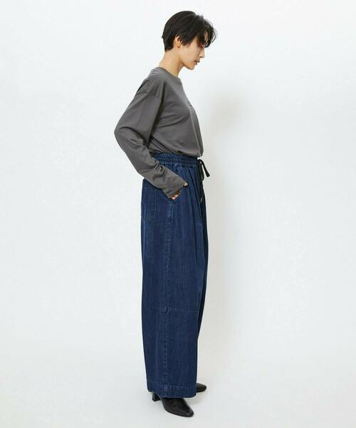 feerique（フィーリック）の「feerique　刺繍ロゴラウンドヘムプルオーバー（Tシャツ/カットソー・レディース・チャコールグレー/ナチュラル・2）」の8枚目の写真