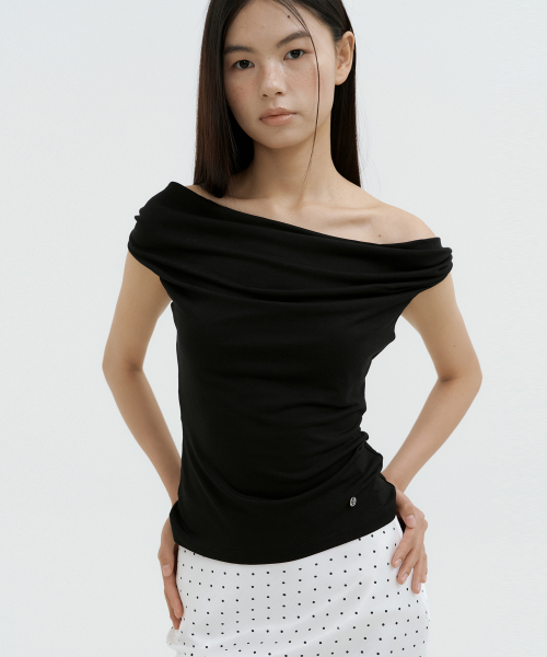 LUCIR ZU(ルシールズ)の「Convertible Drape Off-Shoulder Top (black)(Tシャツ/カットソー・レディース・その他・FREE)」の1枚目の写真