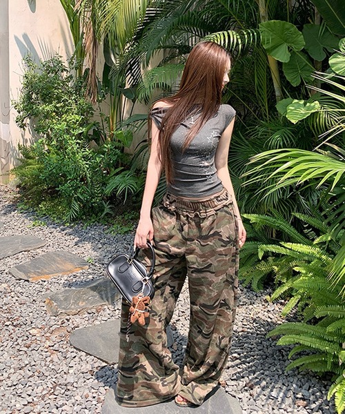 MEMECLE(メメクル)の「【 MEMECLE / メメクル 】ラインストーン スターコアワンショルトップス(Tシャツ/カットソー・レディース・グレー・MEDIUM/SMALL)」の3枚目の写真