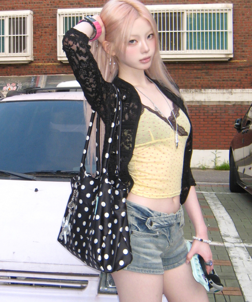 SQUARE LINE（スクエアライン）の「VEIL ベイル_ドットブラック（ショルダーバッグ・レディース・ブラック・FREE）」の4枚目の写真