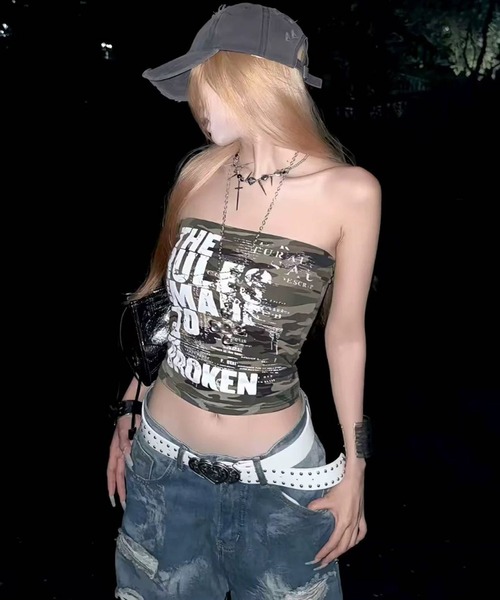 MEMECLE(メメクル)の「【 MEMECLE / メメクル 】カップ付き! Y2K グラフィック ベアトップ(チューブトップ・レディース・レッド/ブラック/ホワイト/カモフラージュ・FREE)」の1枚目の写真