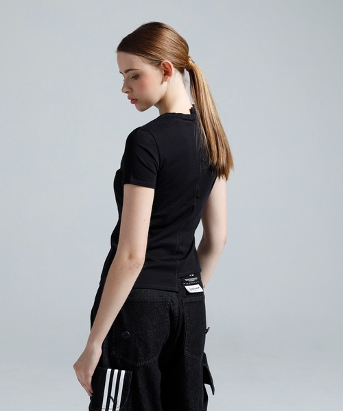 Y-3(ワイスリー)の「Y-3 FITTED SHORT SLEEVE TEE(Tシャツ/カットソー・レディース・ブラック・XX-SMALL/X-SMALL/SMALL/MEDIUM/LARGE)」の3枚目の写真
