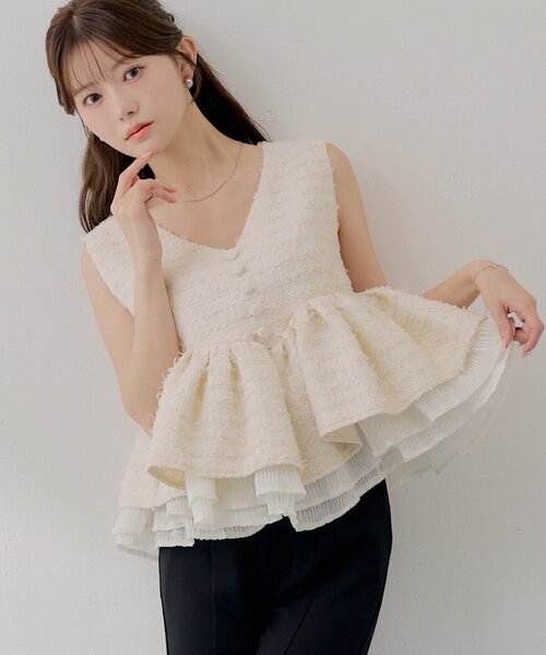 Chico(チコ)の「完売カラー再販決定【SALON by Chico】ペプラムフリルツイードトップス(シャツ/ブラウス・レディース・ブラウン系その他2/ブラウン/アイボリー・FREE)」の4枚目の写真