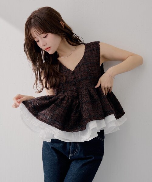 Chico(チコ)の「完売カラー再販決定【SALON by Chico】ペプラムフリルツイードトップス(シャツ/ブラウス・レディース・ブラウン系その他2/ブラウン/アイボリー・FREE)」の5枚目の写真