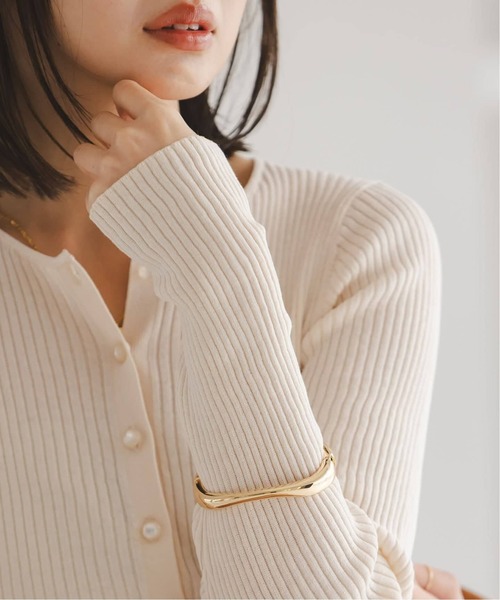 Noble(ノーブル)の「《追加2》PETIT MOMENTS/プティモーメント Wave Cuff(ブレスレット・レディース・シルバー/ゴールド・FREE)」の4枚目の写真