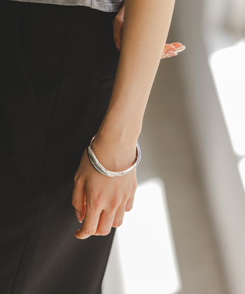 Noble(ノーブル)の「《追加2》PETIT MOMENTS/プティモーメント Wave Cuff(ブレスレット・レディース・シルバー/ゴールド・FREE)」の7枚目の写真