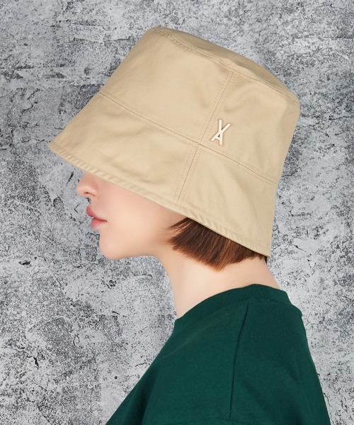 L.H.P(エルエイチピー)の「VARZAR/バザール/Stud drop over fit bucket hat(ハット・レディース・ホワイト/ブルー/グリーン/ベージュ/ブラック/グレー・F)」の4枚目の写真
