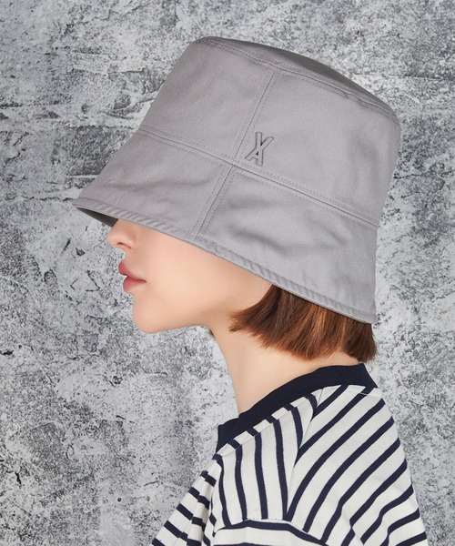 L.H.P(エルエイチピー)の「VARZAR/バザール/Stud drop over fit bucket hat(ハット・レディース・ホワイト/ブルー/グリーン/ベージュ/ブラック/グレー・F)」の3枚目の写真