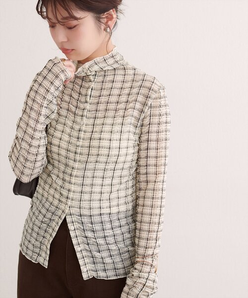 natural couture(ナチュラルクチュール)の「チェック柄シャーリングプルオーバー(Tシャツ/カットソー・レディース・オフホワイト/ブラック・FREE)」の1枚目の写真
