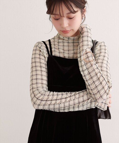 natural couture(ナチュラルクチュール)の「チェック柄シャーリングプルオーバー(Tシャツ/カットソー・レディース・オフホワイト/ブラック・FREE)」の8枚目の写真