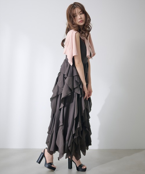 AND COUTURE(アンドクチュール)の「ボリュームラッフルフリルキャミワンピース(ワンピース・レディース・ブラック/ダークブラウン/ベージュ・FREE)」の1枚目の写真