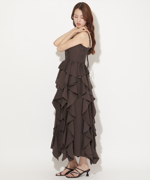 AND COUTURE(アンドクチュール)の「ボリュームラッフルフリルキャミワンピース(ワンピース・レディース・ブラック/ダークブラウン/ベージュ・FREE)」の19枚目の写真