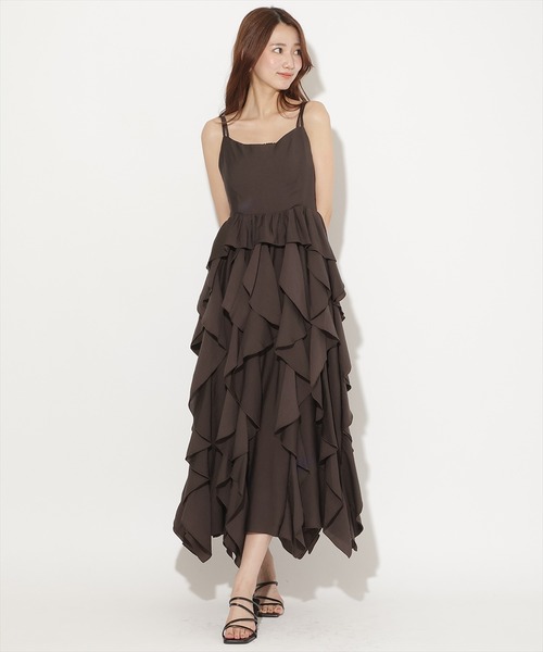 AND COUTURE(アンドクチュール)の「ボリュームラッフルフリルキャミワンピース(ワンピース・レディース・ブラック/ダークブラウン/ベージュ・FREE)」の11枚目の写真