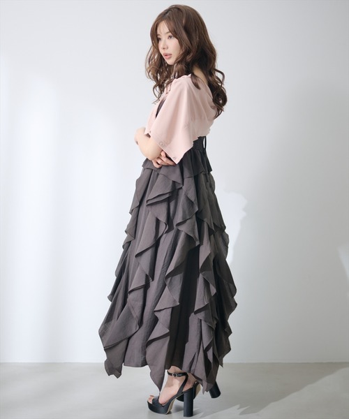 AND COUTURE(アンドクチュール)の「ボリュームラッフルフリルキャミワンピース(ワンピース・レディース・ブラック/ダークブラウン/ベージュ・FREE)」の6枚目の写真