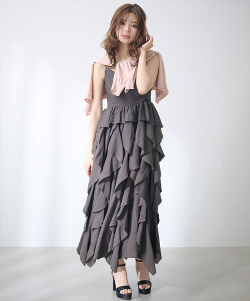 AND COUTURE(アンドクチュール)の「ボリュームラッフルフリルキャミワンピース(ワンピース・レディース・ブラック/ダークブラウン/ベージュ・FREE)」の7枚目の写真