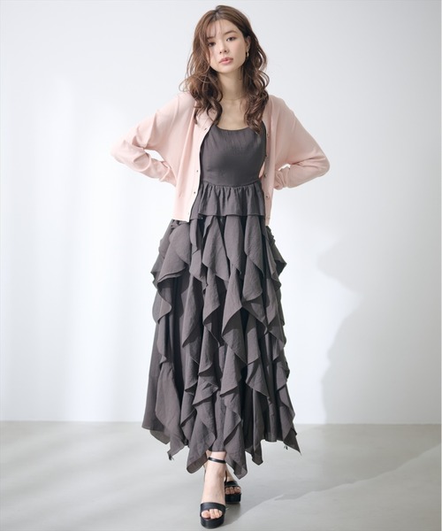 AND COUTURE(アンドクチュール)の「ボリュームラッフルフリルキャミワンピース(ワンピース・レディース・ブラック/ダークブラウン/ベージュ・FREE)」の8枚目の写真
