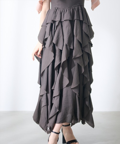 AND COUTURE(アンドクチュール)の「ボリュームラッフルフリルキャミワンピース(ワンピース・レディース・ブラック/ダークブラウン/ベージュ・FREE)」の10枚目の写真