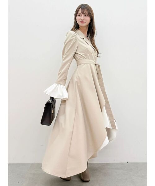 dazzlin(ダズリン)の「レイヤーラッフルトレンチワンピース(ワンピース・レディース・ベージュ/チャコールグレー・SMALL/MEDIUM)」の3枚目の写真
