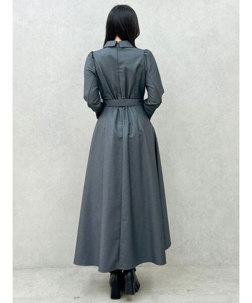 dazzlin(ダズリン)の「レイヤーラッフルトレンチワンピース(ワンピース・レディース・ベージュ/チャコールグレー・SMALL/MEDIUM)」の7枚目の写真