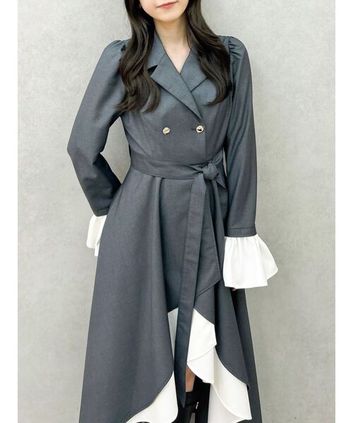 dazzlin(ダズリン)の「レイヤーラッフルトレンチワンピース(ワンピース・レディース・ベージュ/チャコールグレー・SMALL/MEDIUM)」の8枚目の写真