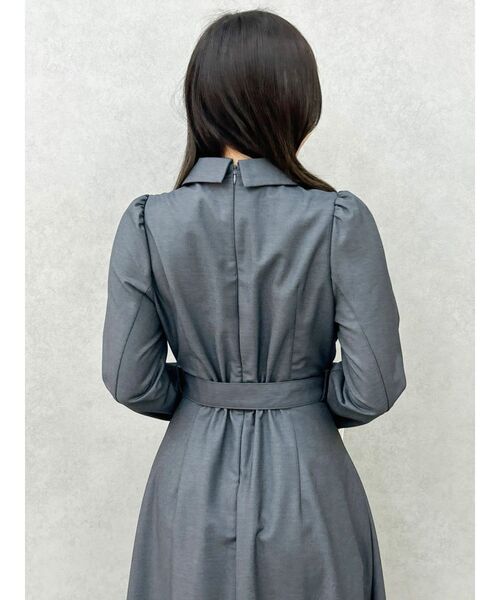 dazzlin(ダズリン)の「レイヤーラッフルトレンチワンピース(ワンピース・レディース・ベージュ/チャコールグレー・SMALL/MEDIUM)」の11枚目の写真