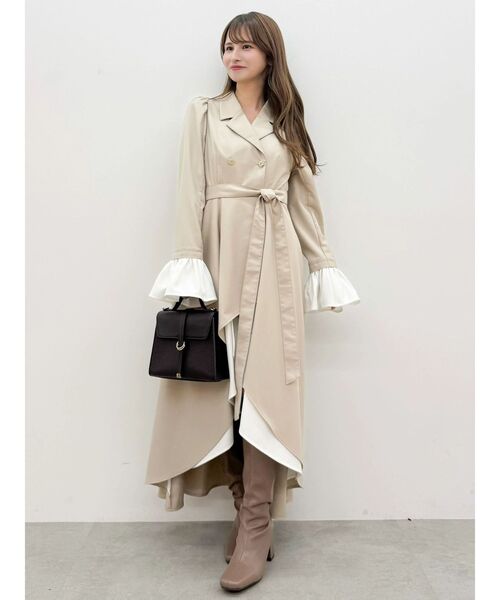 dazzlin(ダズリン)の「レイヤーラッフルトレンチワンピース(ワンピース・レディース・ベージュ/チャコールグレー・SMALL/MEDIUM)」の12枚目の写真