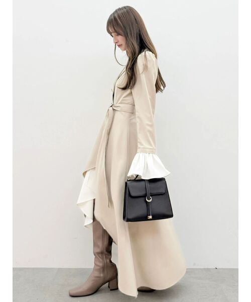 dazzlin(ダズリン)の「レイヤーラッフルトレンチワンピース(ワンピース・レディース・ベージュ/チャコールグレー・SMALL/MEDIUM)」の13枚目の写真